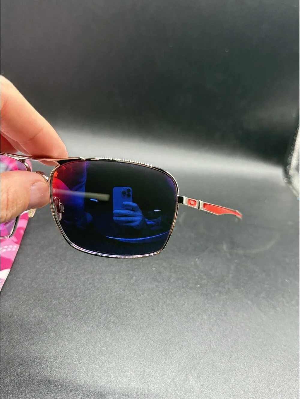 Oakley peeling minor
